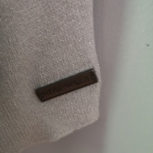 🌸 Rocawear Shirt🌸 - Picture 2 of 5